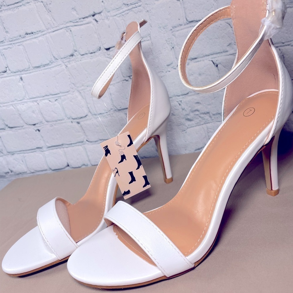 White Open Toe Heels With Ankle Strap 👠 NEW